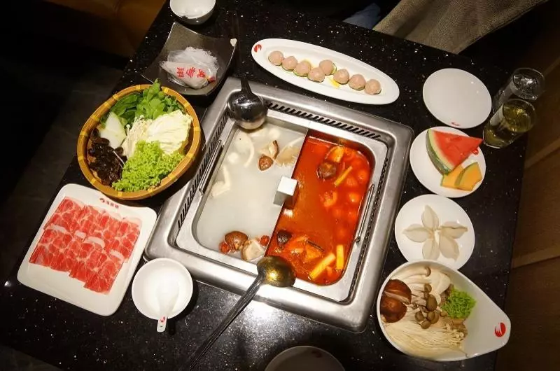 去吃海底撈前一定要知道的12個用餐小貼士!這個時候去就不用排長龍了!