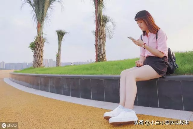 兒子帶女友回家,我熱情招待,她彎腰撿筷子後,我哄她出門逼分手