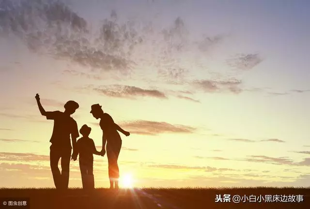 兒子帶女友回家,我熱情招待,她彎腰撿筷子後,我哄她出門逼分手