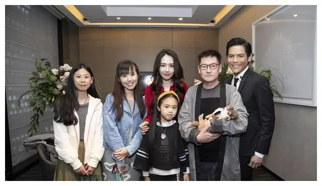 向太曬兒子520單膝下跪求婚,郭碧婷晉升「小向太」,閃戀閃婚僅用兩月!
