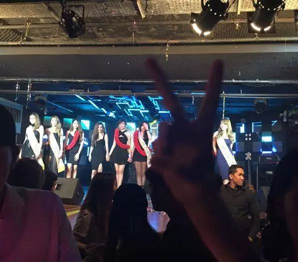 因為一個問題,一個新加坡美女連續上了6個計程車司機的車