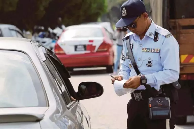 駕車時被警察 Block?「教你5招」保護自己!