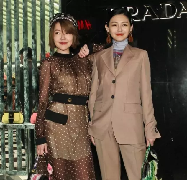 大小S同台比美,妹妹皮膚鬆弛顯老態,差兩歲姐妹卻像極母女?