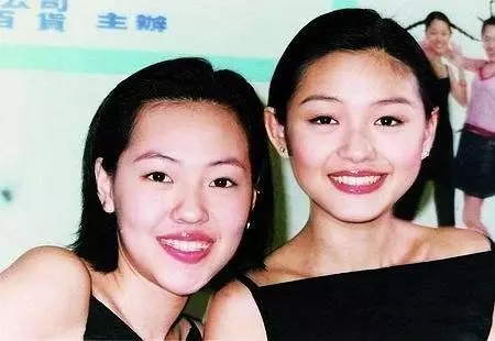 大小S同台比美,妹妹皮膚鬆弛顯老態,差兩歲姐妹卻像極母女?