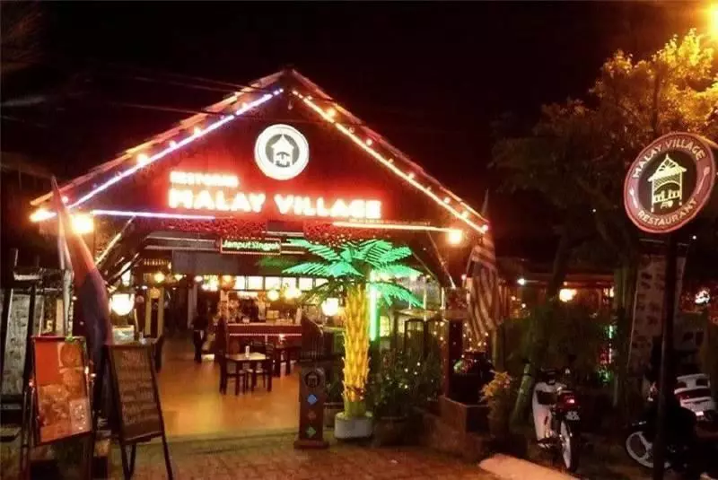 【給他紅】新山著名馬來黑店!! 三個小菜貴到嚇人 還怒罵華裔客人這番話