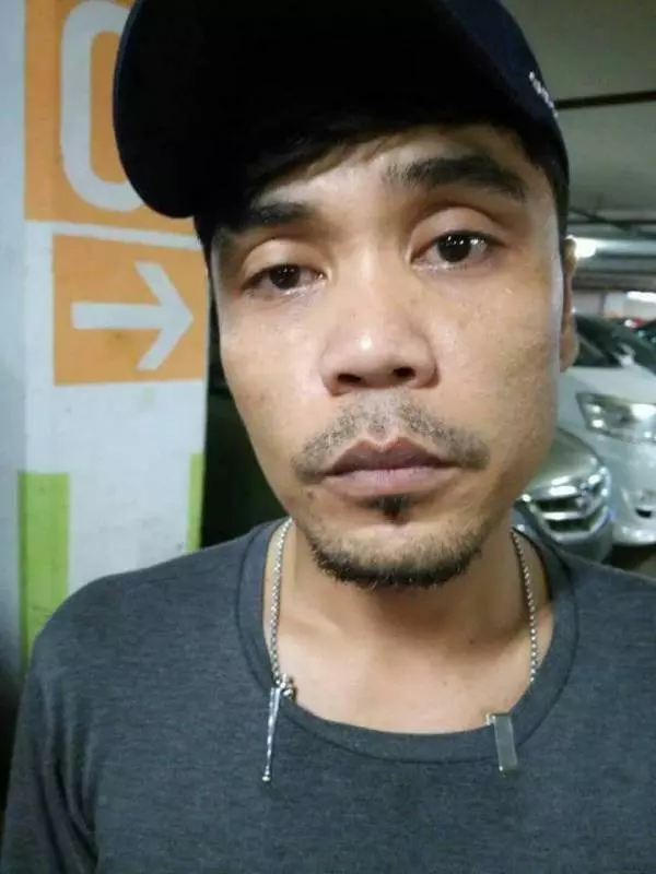 美女在AEON停車場被撬開車門偷東西....!幸好現在夠多人不然後果不堪設想! !