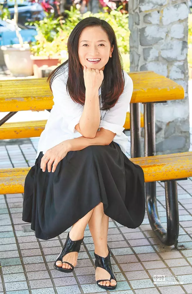 44歲女星「生不出來」離婚收場,小13歲嫩夫火速娶新歡還「一試就中」…明明新歡年紀也較大卻能得女,原因就是…