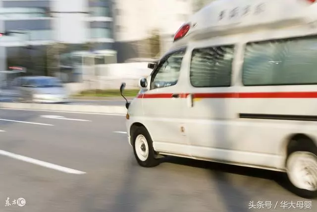 3歲女兒在房間玩,廚房的媽媽聽到一聲悶響,跑過去發現女兒沒了!