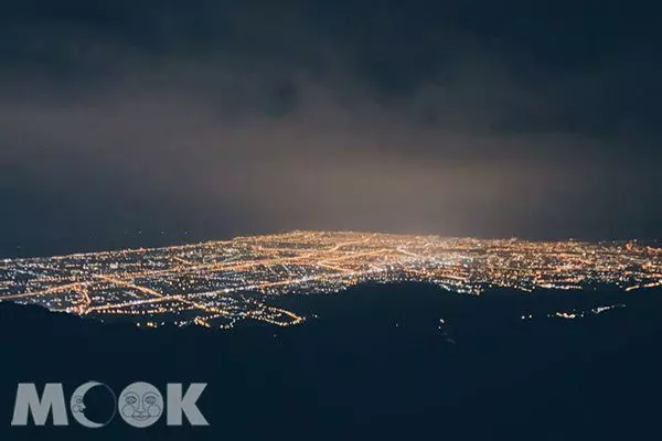 超療癒抹茶山!360度坐擁蘭陽百萬級夜景