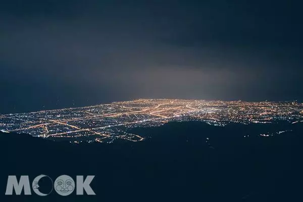 超療癒抹茶山!360度坐擁蘭陽百萬級夜景