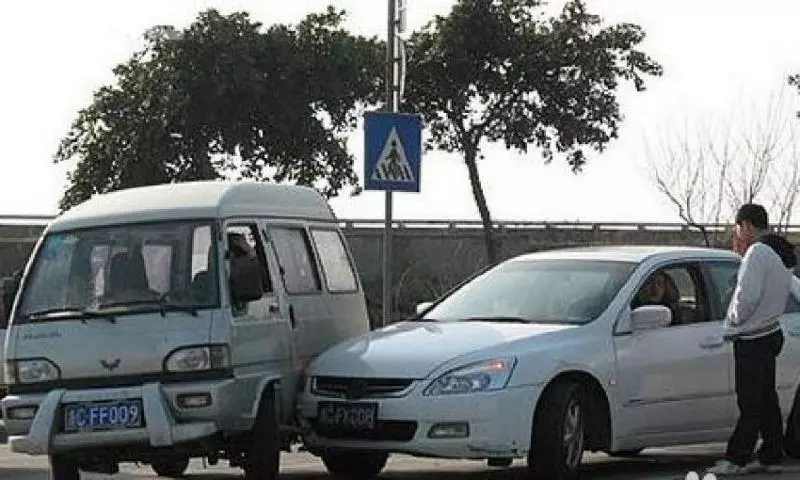她車禍被撞以後「做錯了一件事」讓她付出幾十萬的代價!連警察也只能搖搖頭,趕快警惕大家!