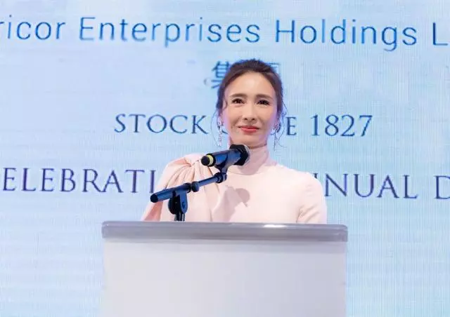 兩大豪門闊太同框比美:徐子淇性感撩人,黎姿顯蒼老憔悴!
