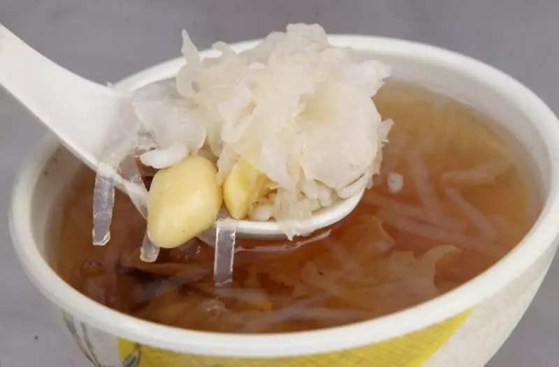 每日售賣約8種糖水 ,「古早味糖水」餐車:首日營業遭驅趕回家大哭!