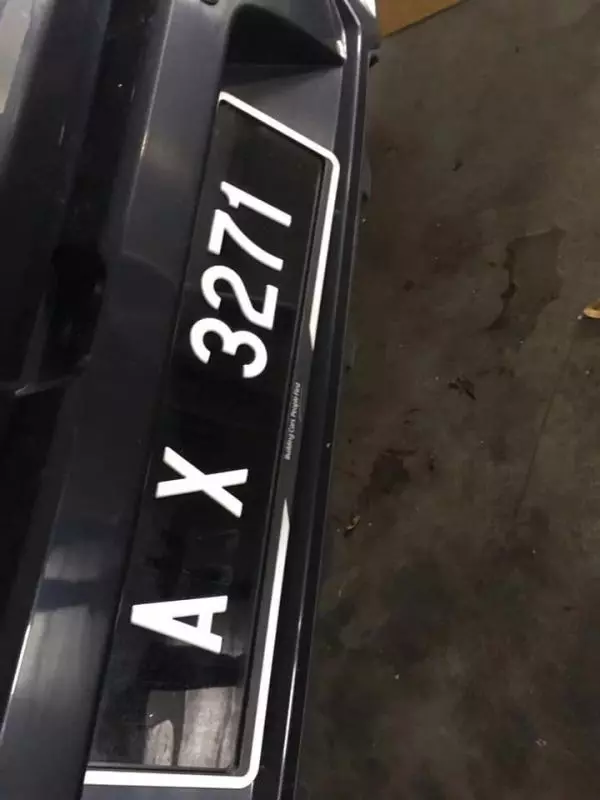 【最新路霸叔】撞花一點要求噴完整輛車!不噴給他就下手砸我車!小孩子也不放過
