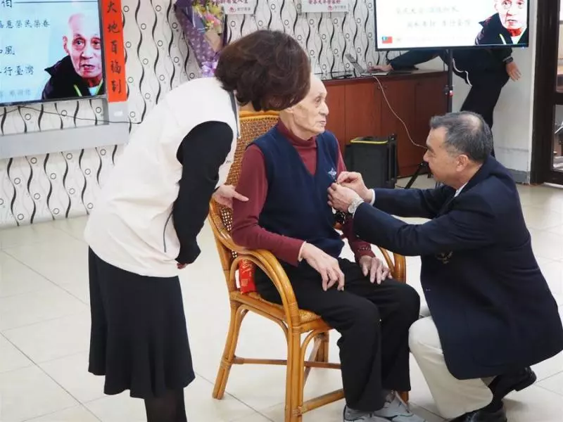 一天靠饅頭白開水過活! 88歲老榮民「賣房700萬全捐」:有口飯吃已經很好