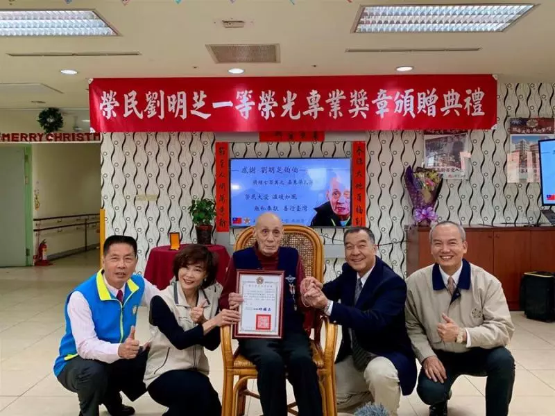 一天靠饅頭白開水過活! 88歲老榮民「賣房700萬全捐」:有口飯吃已經很好