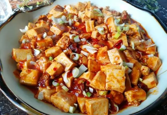 做家常豆腐時,豆腐塊容易碎,比平時多做這一步,完整美觀,色香味俱全!