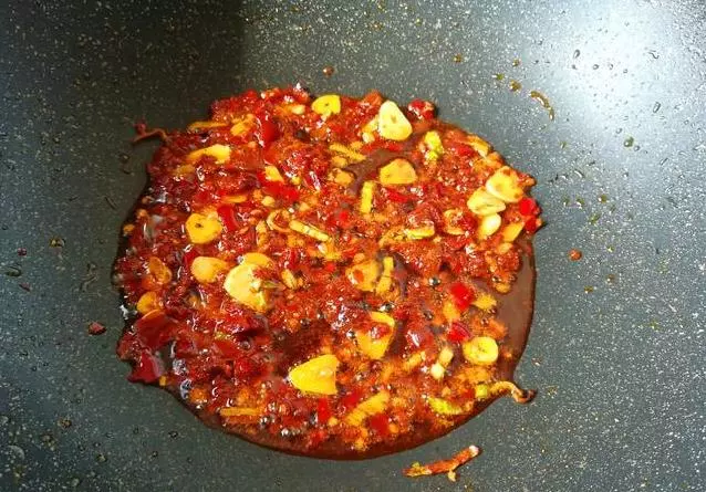做家常豆腐時,豆腐塊容易碎,比平時多做這一步,完整美觀,色香味俱全!