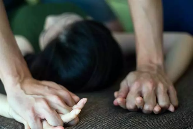 在奶茶下藥,渣男「無套X出」性侵表妹! 3天後問:「來了沒?」自曝獸行...