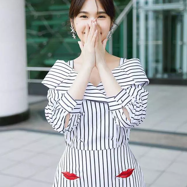 真的大咖!女神出沒左營高鐵站 零偽裝任人拍