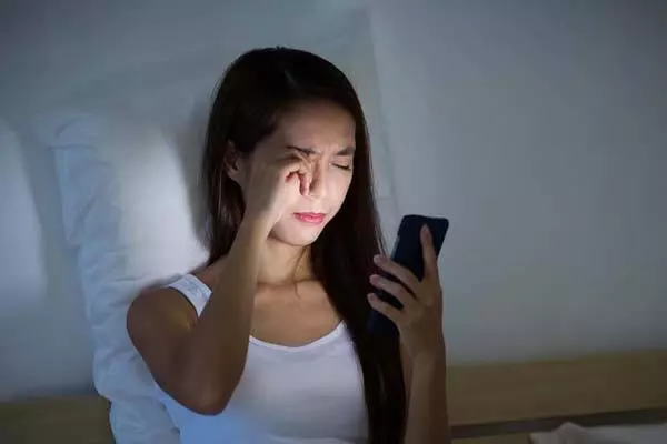 大眼袋悄悄爬上臉?多喝這1湯,消除浮腫,眼袋不足為懼!