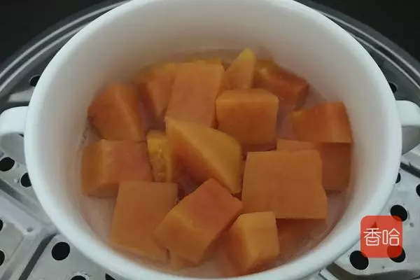 木瓜燉牛奶,蒸一蒸,又香又甜,營養美味,女人要常吃!