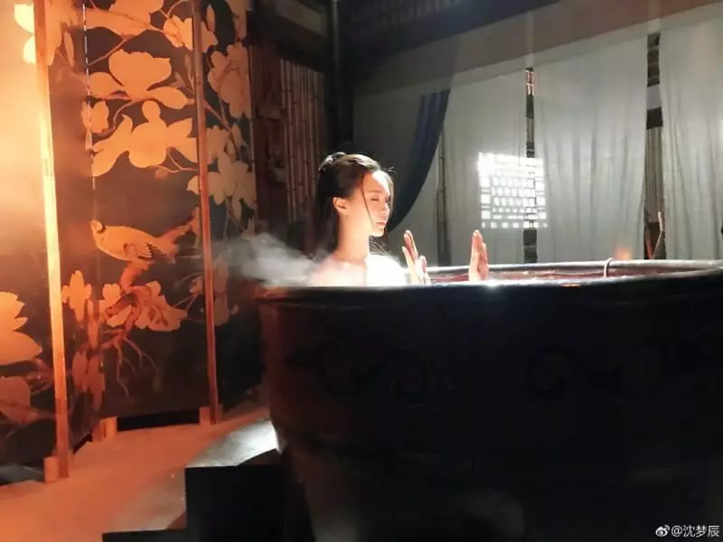 明星拍戲「下半身」不能看,一個比一個奇葩,原來我們都被電視劇騙了!