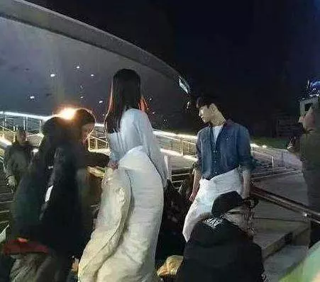 明星拍戲「下半身」不能看,一個比一個奇葩,原來我們都被電視劇騙了!