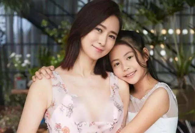 一個人人都想娶回家的女星,古天樂都追不到她,現如今美得驚豔!說起他的感情可以說是一波三折了!