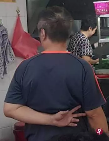 【新加坡】 怕熟客沒位子坐 肉骨茶小販用「紙巾」為顧客霸位 !