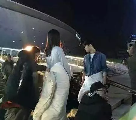 明星拍戲下半身不能看,一個比一個奇葩,原來我們都被騙了!