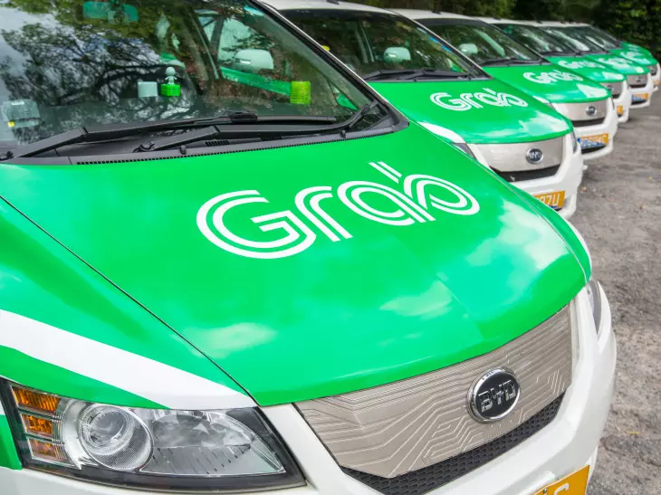 車停路旁引擎開動 Grab司機等生意臥斃車內