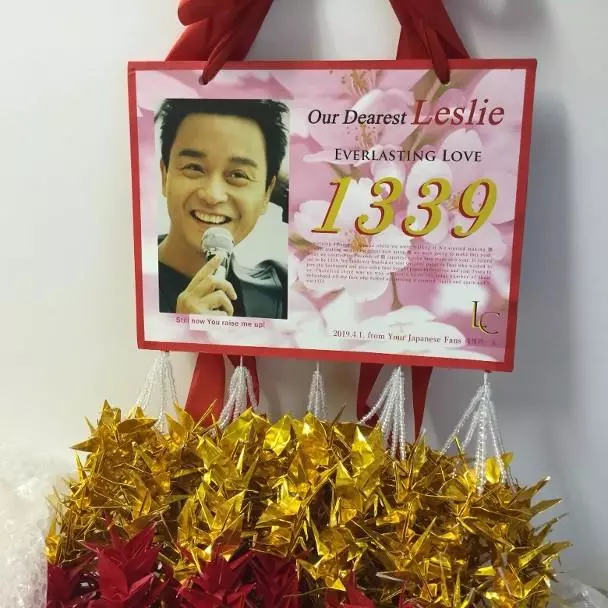 張國榮離世16年,歌迷製作千紙鶴悼念「哥哥」,但沒想到現奇蹟!