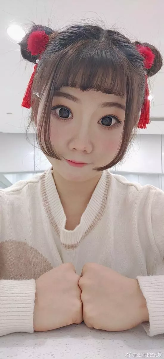 21歲大眼萌妹「天使臉孔+萌噠噠身材」超不科學,往下看妙懂了...嬌羞喊:我保護你