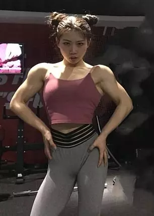 21歲大眼萌妹「天使臉孔+萌噠噠身材」超不科學,往下看妙懂了...嬌羞喊:我保護你
