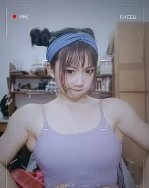 21歲大眼萌妹「天使臉孔+萌噠噠身材」超不科學,往下看妙懂了...嬌羞喊:我保護你