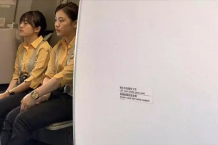 虎航空姐好正!宣導飛安側臉「大眼櫻桃嘴」顏值高又甜:捨不得下飛機!
