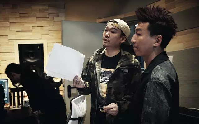 陳羽凡梳狼奔頭現身不再頹廢,蠢蠢欲動想要重操舊業了,網友卻罵:劣跡藝人別想復出!