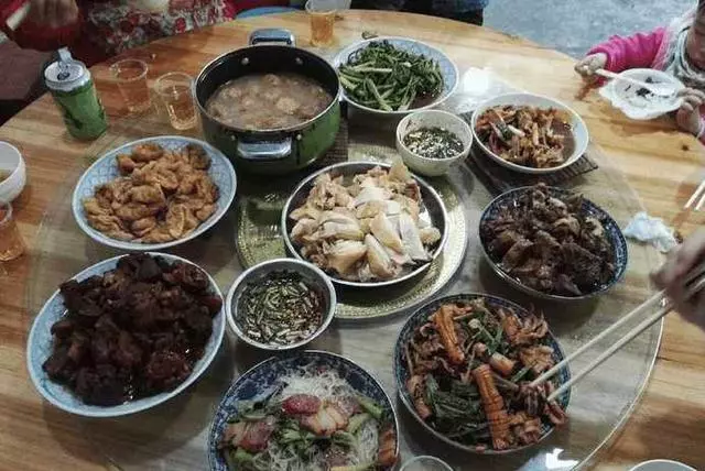 女友帶閨蜜相親,我買吃的和喝的,看電影她泄露身份,我寢食難安
