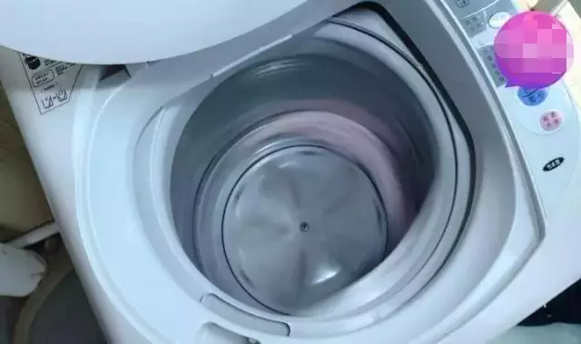 洗衣機用久了,洗出來的衣服越洗越髒?教你一招,讓你把洗衣機裡「隱藏的污垢」洗乾淨!