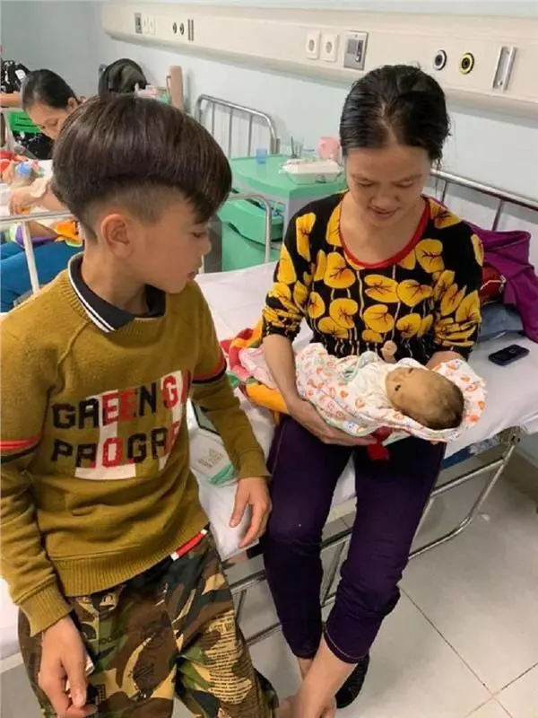 13歲帥童騎腳踏車「飆100km」路邊累暈 被救後超暖淚訴:想去醫院看弟弟...