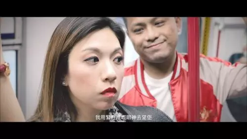 超激AV封面『電車痴漢』竟然是結婚照! 男主角猛伸舌進攻, 網友質疑長老一關怎樣過?