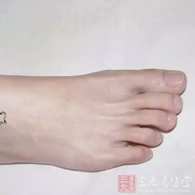 如果「腳趾」有這個, 說明癌細胞盯上你了, 千萬注意!最好去醫院做檢查! !