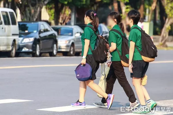 4科手工全彩筆記!北一女學霸「爽賣40萬」4年學費全賺到 網跪:智商輾壓