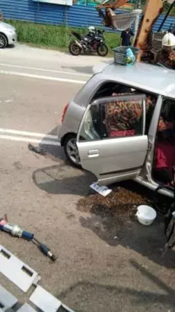 與警車相撞 退休護士及男童斃命