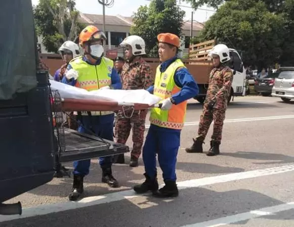 與警車相撞 退休護士及男童斃命