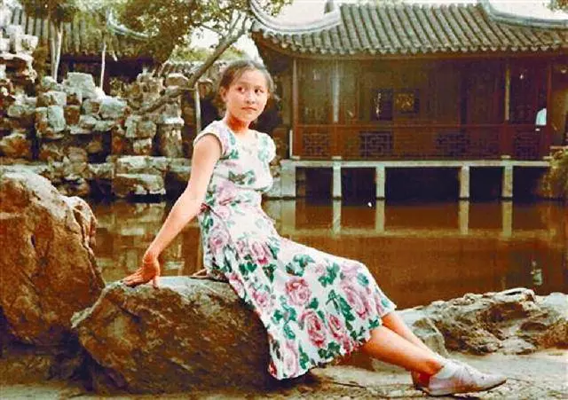 劉嘉玲陪媽媽購物,母女五官氣質超像,梁朝偉親自下廚討好岳母!