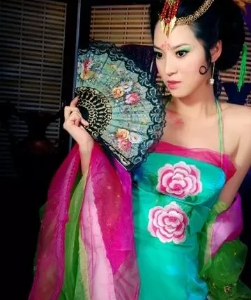 其實古代的女人都不穿內褲!沒想到竟是為了方便做「這件事」!