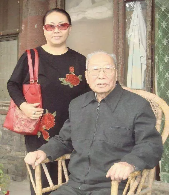 他才是中國真正富二代,不僅哥哥是皇帝,光緒是他伯父,奶奶還是慈禧!還活到2015年!