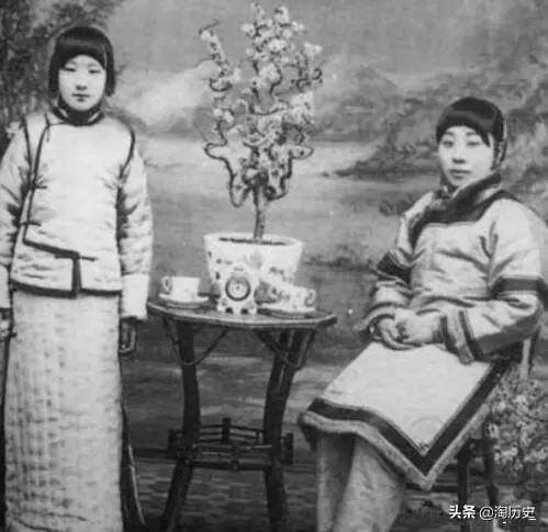 一個陪嫁丫鬟嫁給了總司令,他為她所向披靡,卻終留不住紅顏知己